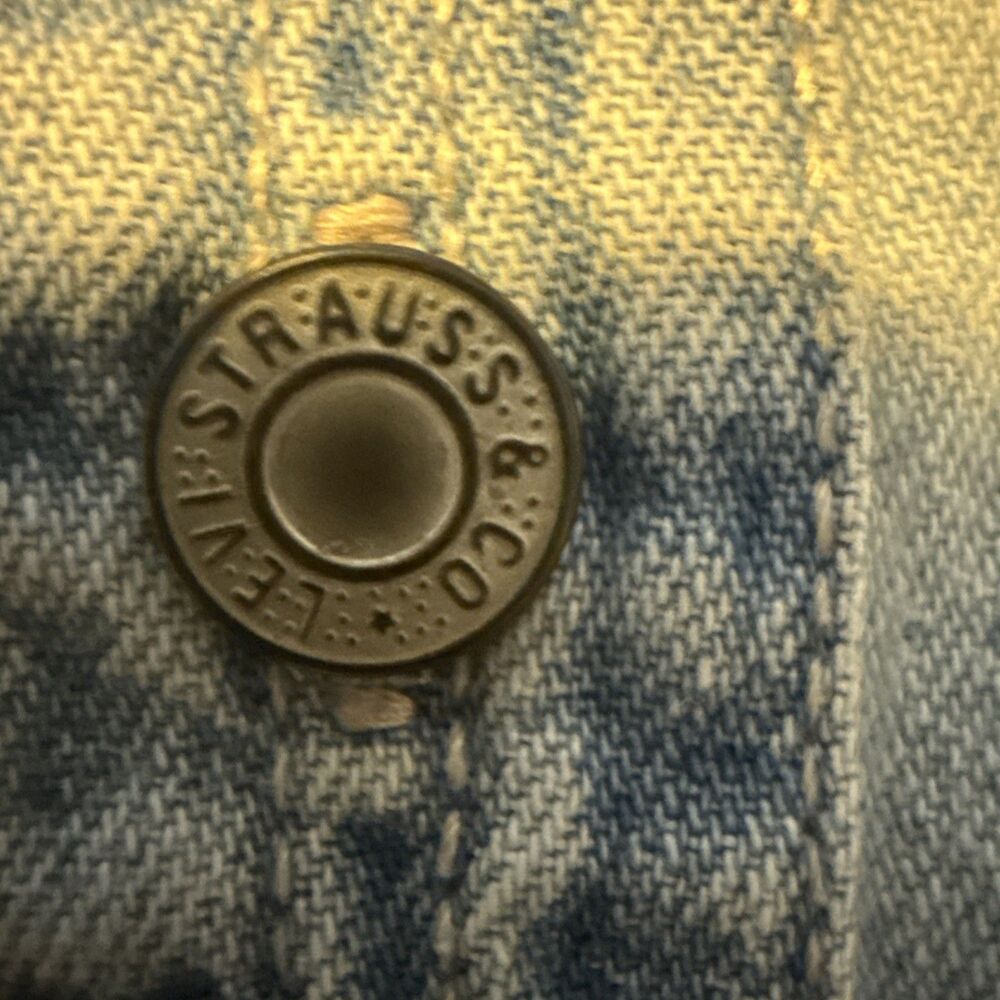 Vintage Red Tab Levi's Men's Denim Button-Up Relaxed Fit Shirt Sz XL Light Wash - Picture 4 of 9
